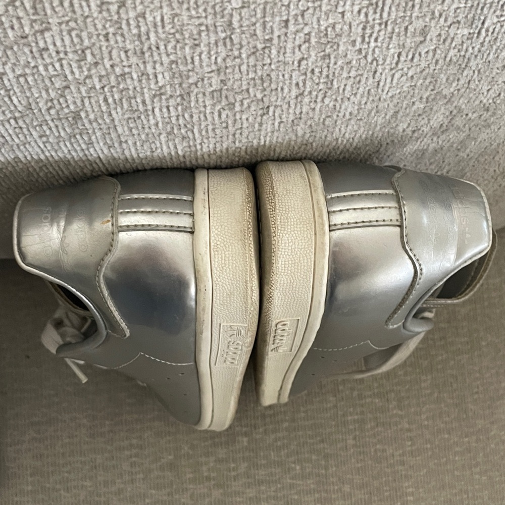 Stan Smith Adidas liquid silver sneakers US 7 - Picture 11 of 11